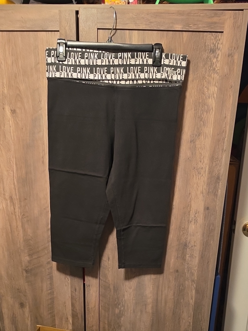 PINK Victoria's Secret Black Capri Leggings with 'PINK LOVE' Waistband